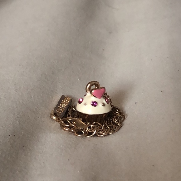 2 in 1 Donut & cupcake necklaces - Picture 2 of 5